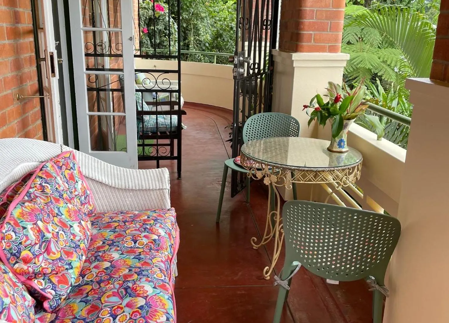 Guest house Babinda Quarters Hotel